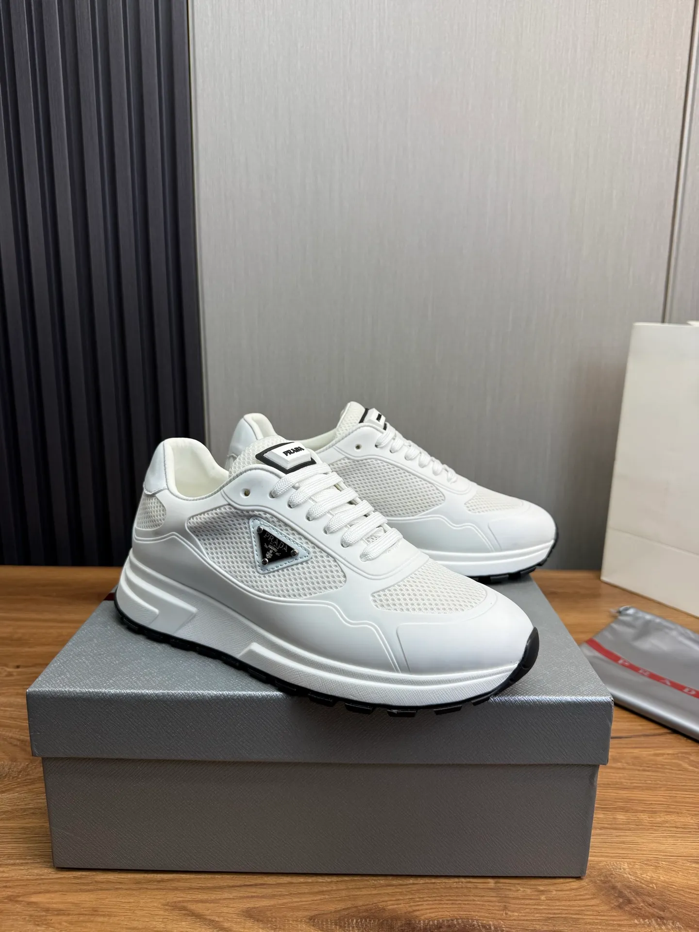 Men's shoes 💰580💰 [PRADA] Autumn and winter hot men's shoes shipped 👏Official website synchronized ⬆️Original fly-woven cowhide fabric + cowhide lining, 1⃣️:1⃣️reproduction, original sole, 38-45 (45. Customized, non-refundable)